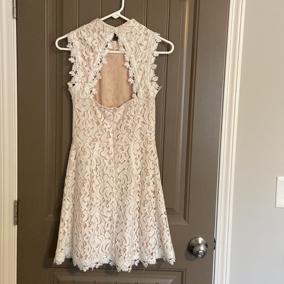 Francesca’s White Mini - Picture 2 of 2